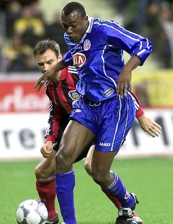 国安就牢牢 国安就牢牢